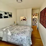 Apartment For 2 With Balcony In Paris