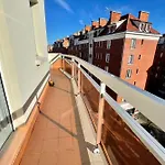 Apartment For 2 With Balcony In Paris